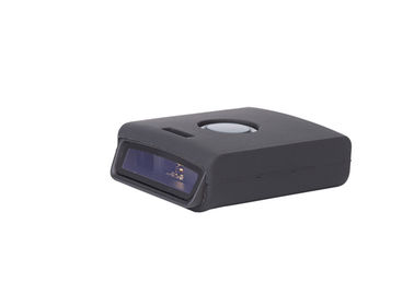 As mãos livram o mini leitor sem fio do código de barras, varredor de laser 1D pequeno